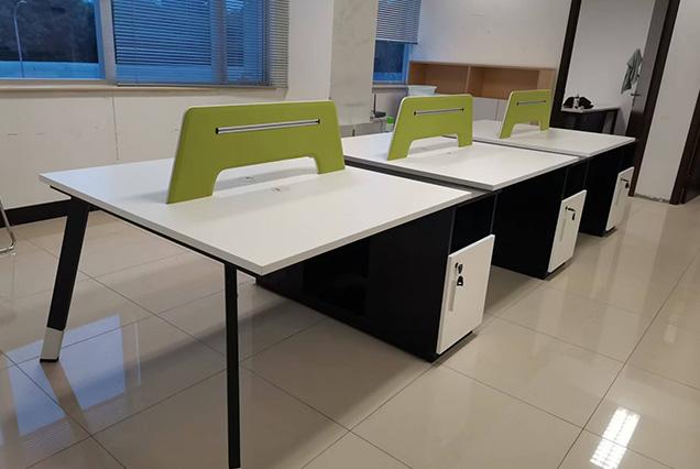 簡(jiǎn)約現(xiàn)代職員桌-16